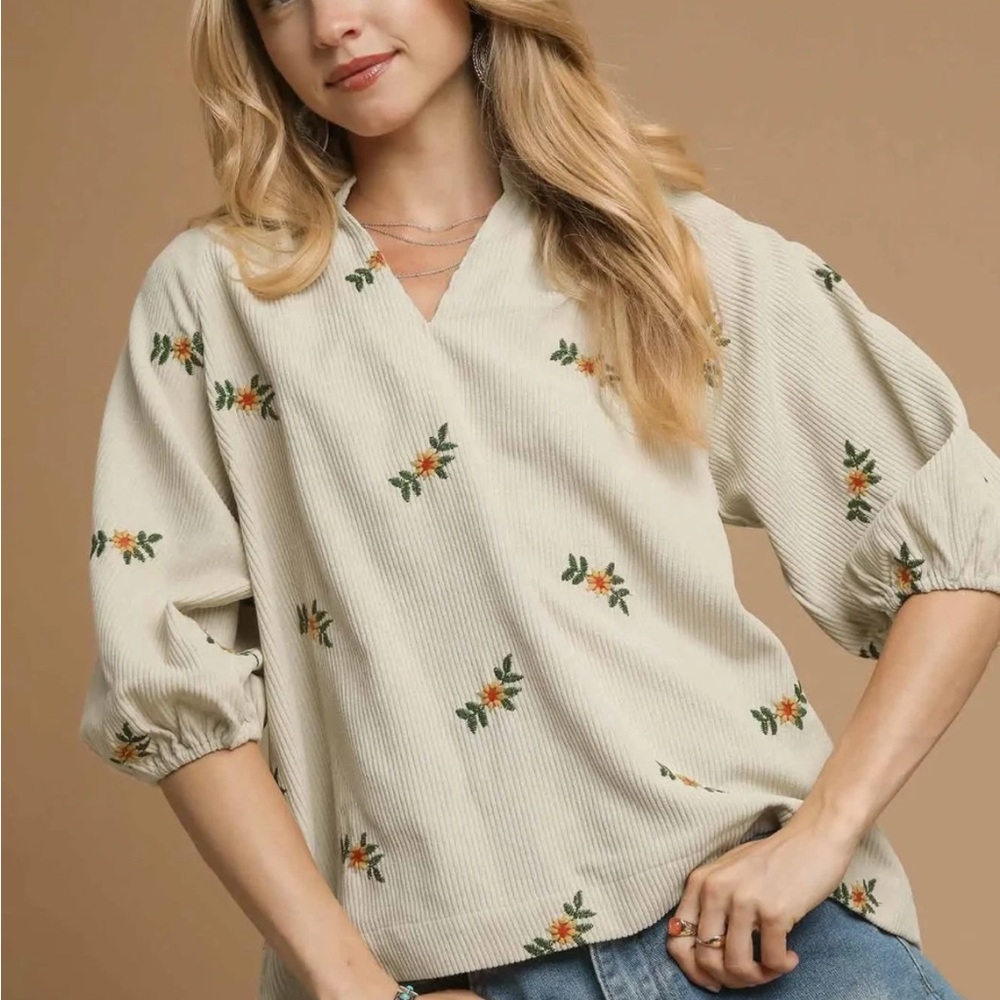 NWT Umgee Corduroy Cream Floral Embroidered V-Neck Women’s Top - Size Large